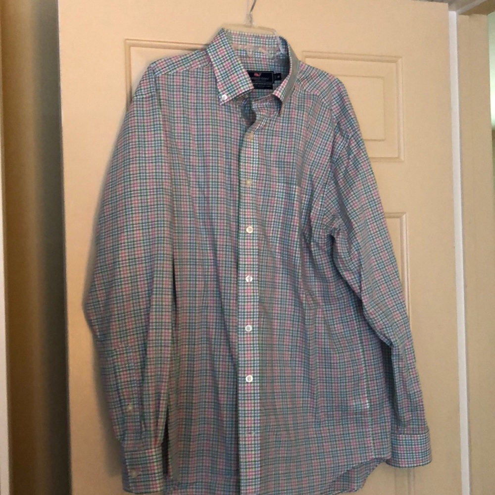 Vineyard Vines button down shirt size medium